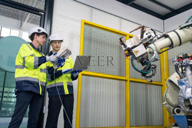 智能工廠的守護(hù)者 自動化機(jī)器臂系統(tǒng)的幕后團(tuán)隊
